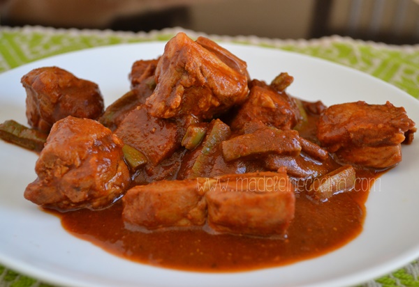 Costillas de puerco en morita con nopales